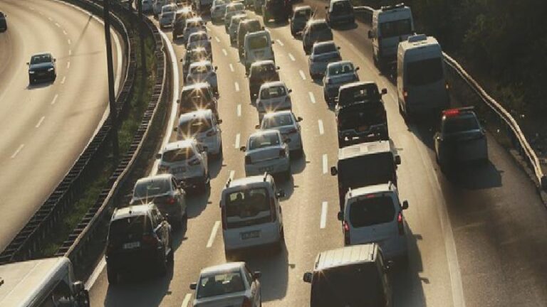 Motorlu kara taşıtlarının ticareti hakkındaki yönetmelik Resmi Gazete’de