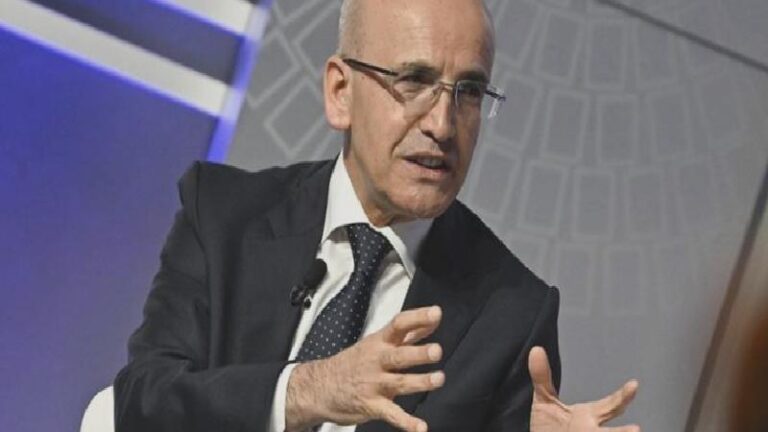 Bakan Şimşek: 57 milyar dolarlık cari açığı, 19 milyar dolar civarına indirdik, risk primimizdeki düşüş de benzer ülkelere göre çok daha iyi