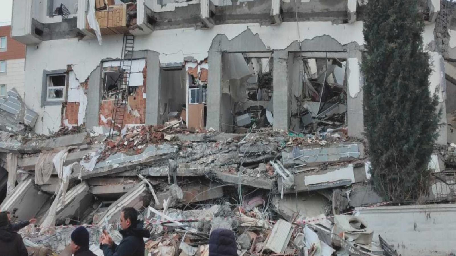 6 Şubat’ta kardeşlerini kaybeden Özciriş’ten mahkeme başkanına: Burada adalet yok, bana adaleti gösterin