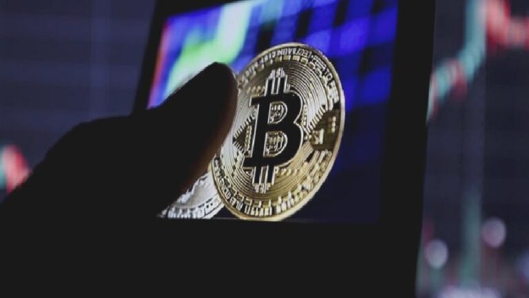 Bitcoin rekor kırdı, dolar değer kazandı