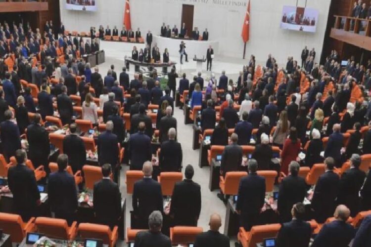 “Etki ajanlığı” düzenlemesi: İktidar nasıl savunuyor, muhalefet neden eleştiriyor?
