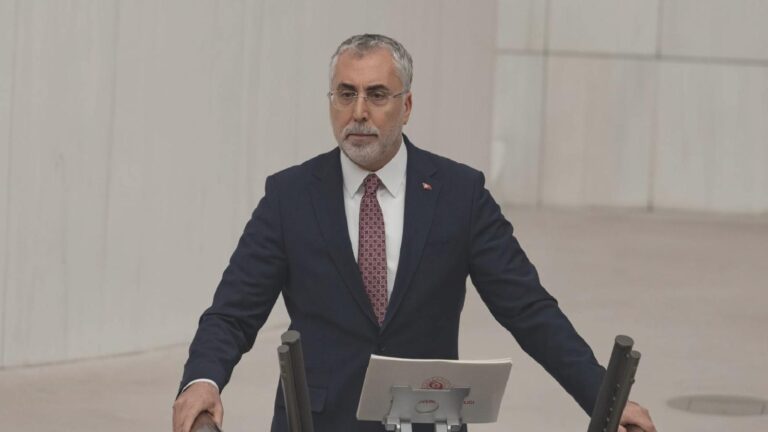 Bakan Işıkhan: Asgari ücret sosyal adaletin sağlanmasında da kritik rol oynamakta