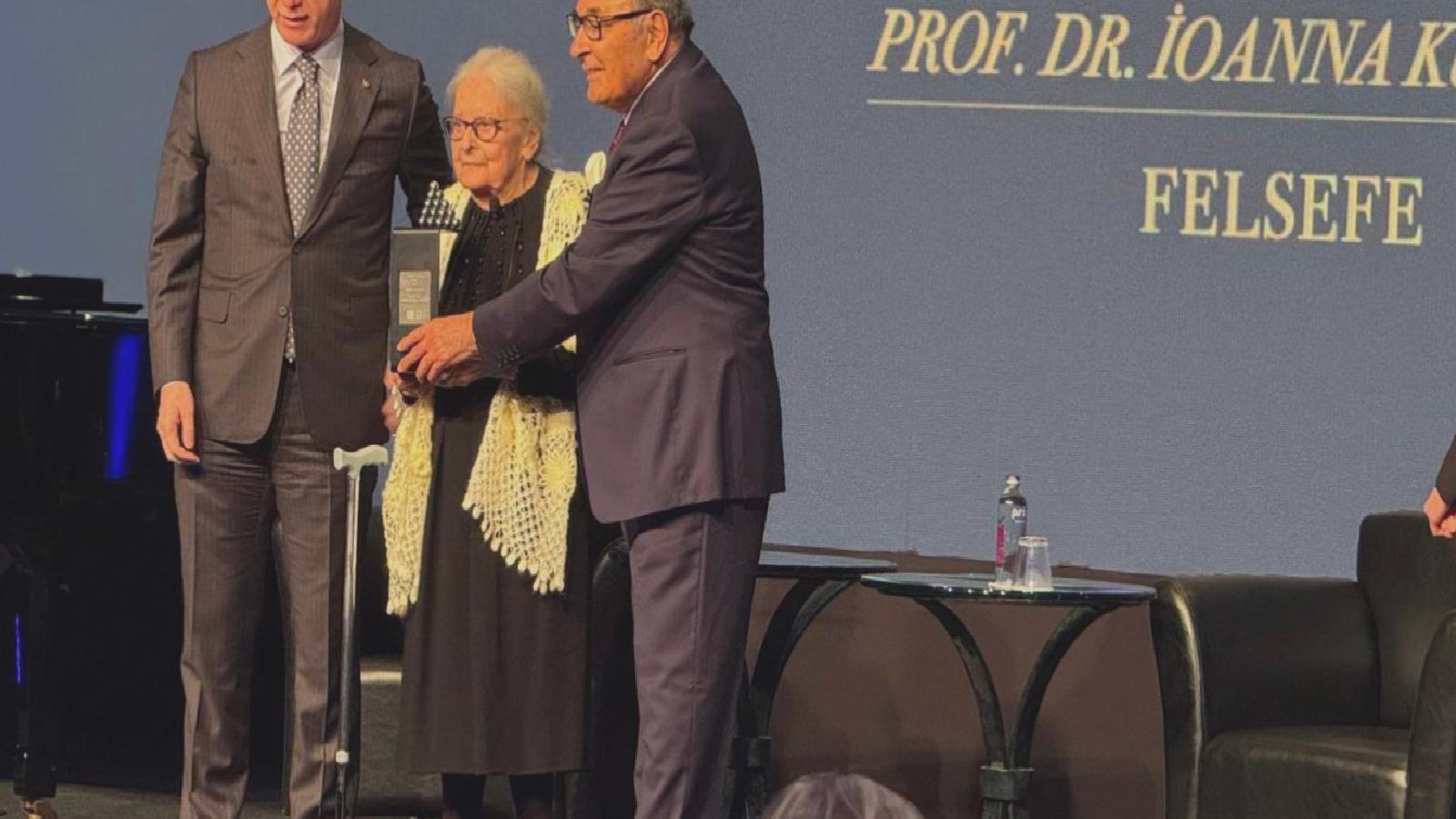 Ertuğrul Özkök | En prestijli ödül, tarihimizin en büyük başarısızlığına verildi; Aydın Doğan ödül verirken aklıma gelen soru