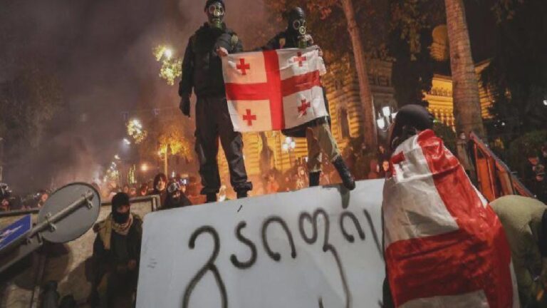Gürcistan’daki protestoların ardından gelen toplu istifalar derinleşen siyasi bir krize mi işaret ediyor?