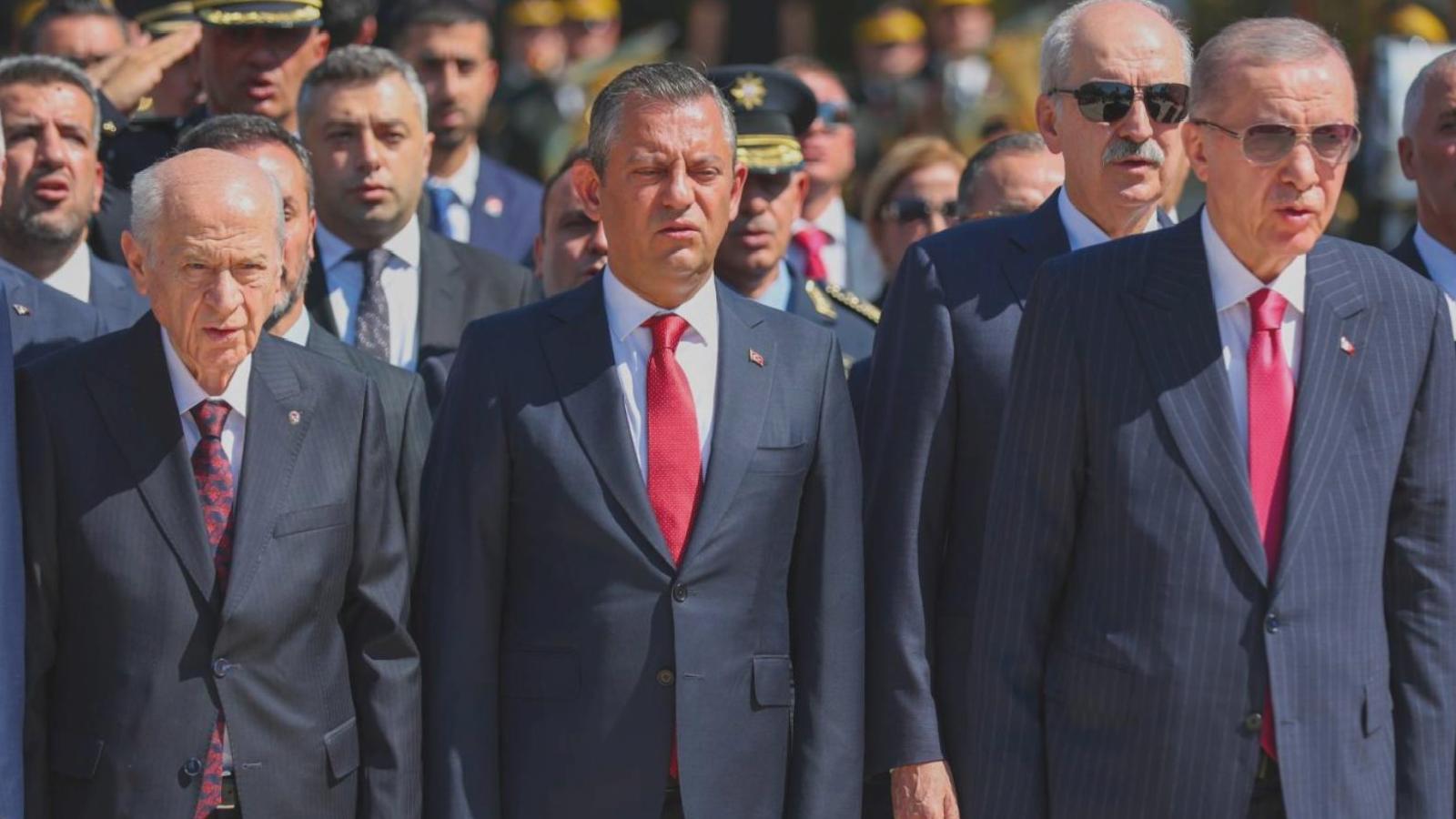 Retorik hegemonya karşısında muhalefetin vertigodan çıkışı ne kadar mümkün ?