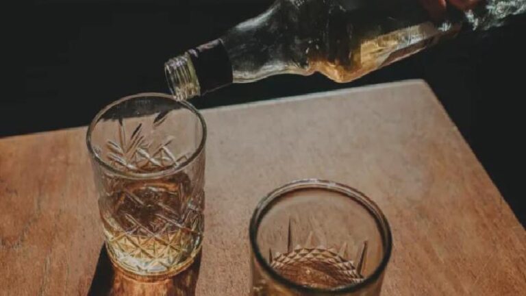 Yılbaşı öncesi dikkat, sahte alkol ölümleri artıyor: Tat ve kokudan ayırt edilemiyor