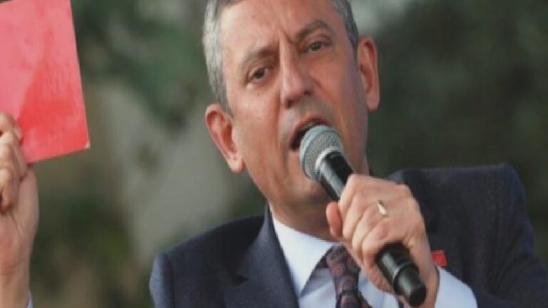Ahmet Hakan: Özel’in “kırmızı kart” olayı bir faciadır, fiyaskodur, iletişim fakültelerinde al okut