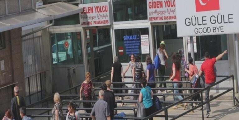 Artvin Sarp Sınır Kapısı’ndan Trabzon’a direkt otobüs seferlerinin kaldırılmasına bölge halkından tepki