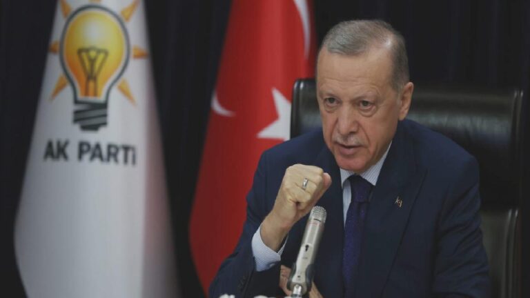 Erdoğan’dan parti teşkilatlarına uyarı: Bilin ki Genel Başkan çok şikâyet alıyor, partiyi ticarethaneye çevirmeyin