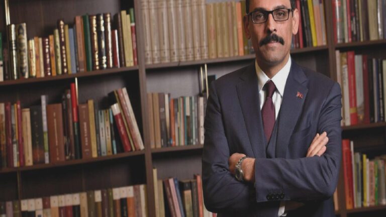 Ertuğrul Özkök: Bir MİT Başkanından hayatımda ilk kere MİT amblemli tebrik aldım