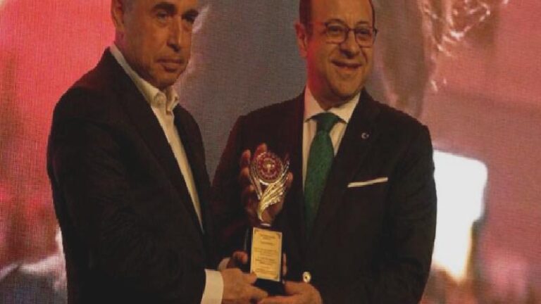 Eski Çekya Büyükelçisi Egemen Bağış, yılın diplomatı ödülünü aldı