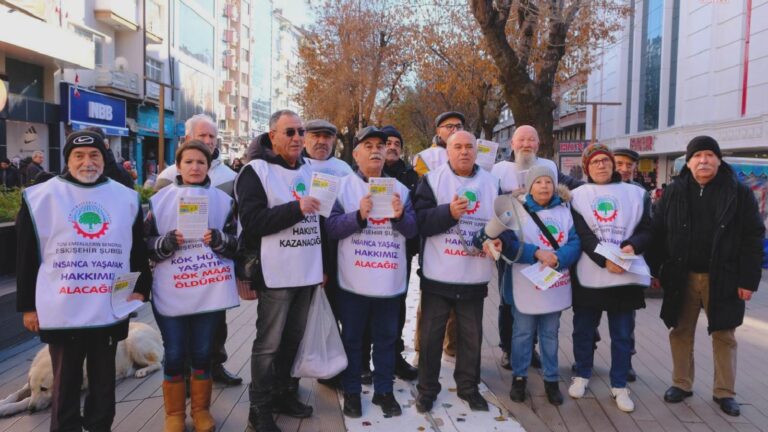 Eskişehir’de emekliler yılın son gününde sokaklarda: En düşük emekli mşı 45 bin lira olmalı