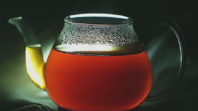 Bilim insanları, çayın demlenme sırasında sudaki ağır metalleri büyük ölçüde azalttığını saptadı