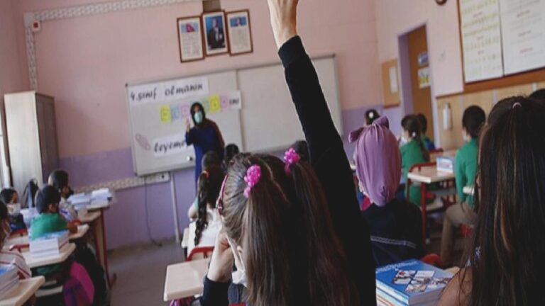 Eğitimde yeni tartışma: Liseler zorunlu olmaktan çıkıp 3 yıla düşürülsün