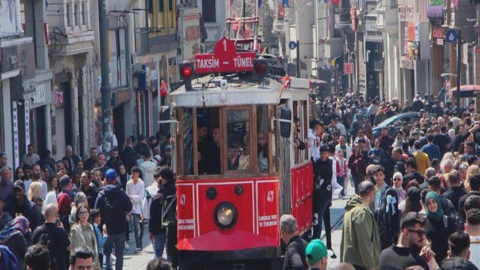 TÜİK araştırması: Mutlu insanların oranı azaldı; en çok önemli sorun hayat pahalılığı