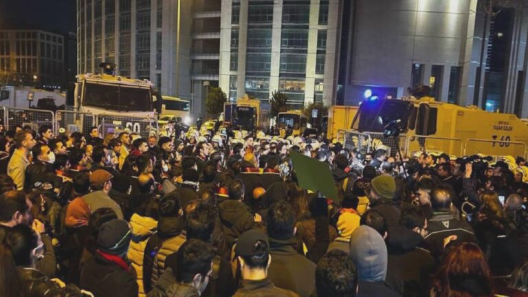 Fikret Bila: Buruk bir bayram; İmamoğlu’na destek verdikleri için tutuklanan yüzlerce genç cezaevinde