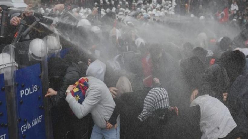 Karar yazarı Demirtaş: 28 Şubat’ta “bizim başörtülü kızımız” için üzülen devlet, bugün adalet talep eden başı açık gençleri neden duymuyor?