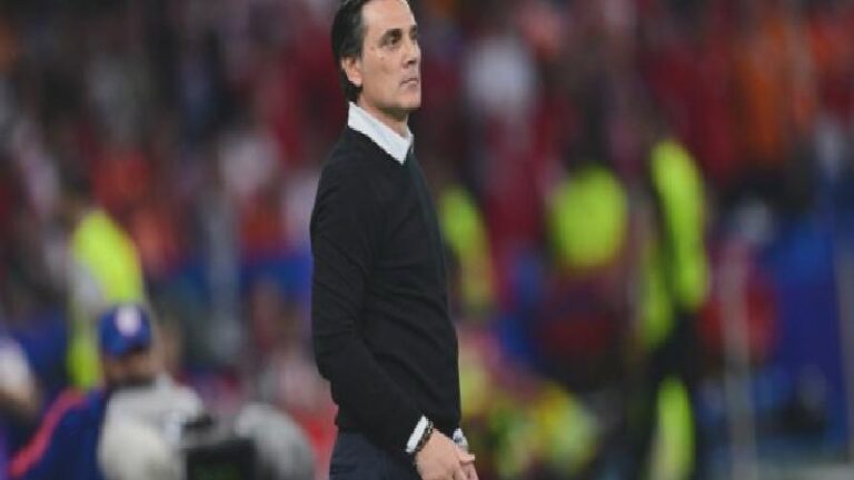 Montella: Futbolcularımızla ne kadar gurur duysak az