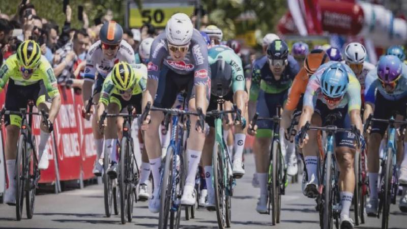 60. Cumhurbaşkanlığı Bisiklet Turu ilk etabını Simon Dehairs kazandı