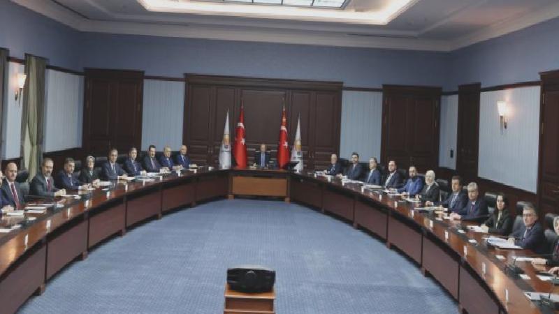 AKP MYK üyelerinden boykot açıklaması: Kırmızı kartı aziz milletimiz gösterdi, milli ekonomimiz kazandı