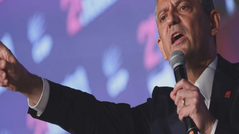 Özgür Özel: 19 Mart darbesini ‘otokrasiye karşı demokrasi’ diyen herkes birlikte püskürttü