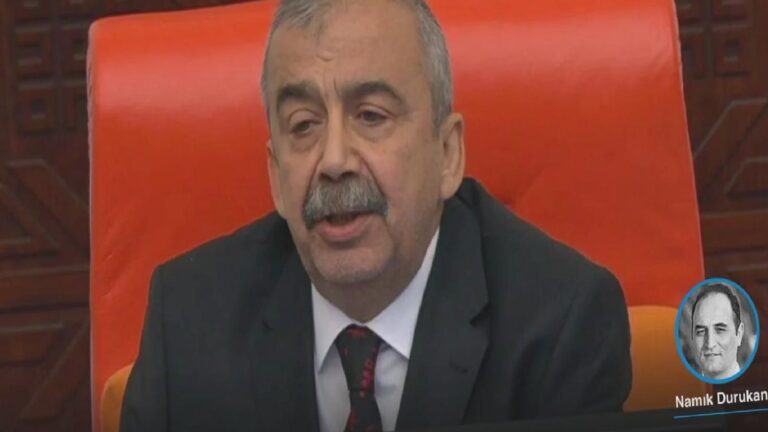 Sırrı Süreyya Önder hastaneye kaldırıldı!