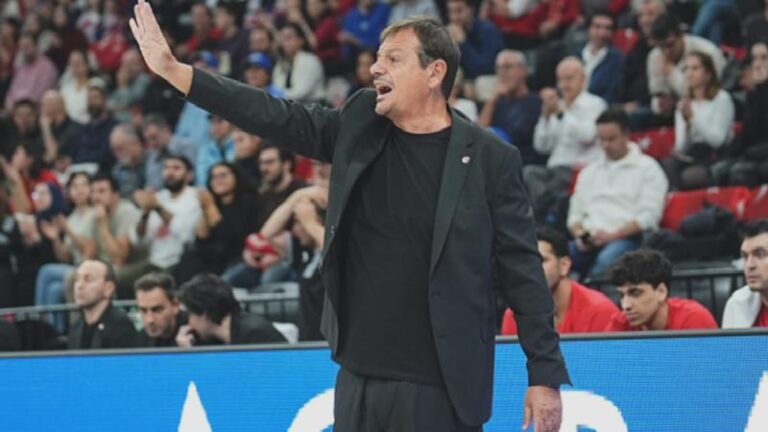 Ergin Ataman, “Mola alsana” tezahüratlarına “O 2 kupayı ben aldım” dedi; sahayı terk etti!