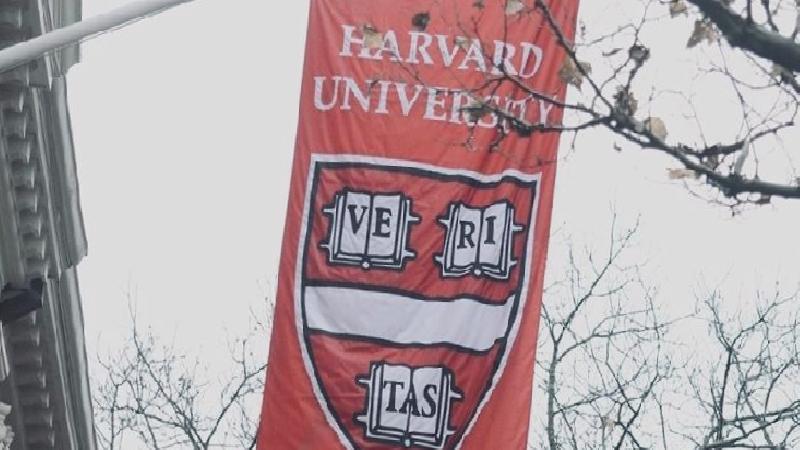 Harvard, fon kesintilerine karşı üniversite araştırmaları için 250 milyon dolar ayıracak