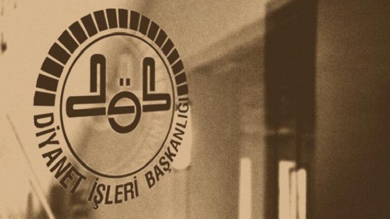 Karar yazarı Ocaktan: Kimsenin aklına gelmeyecek bir şey oldu ve AK Parti iktidarında, rejime ilahi hitabı kontrol etme yetkisi verildi