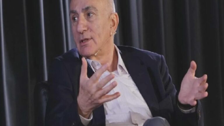 Mahfi Eğilmez: Biz dört kişiydik