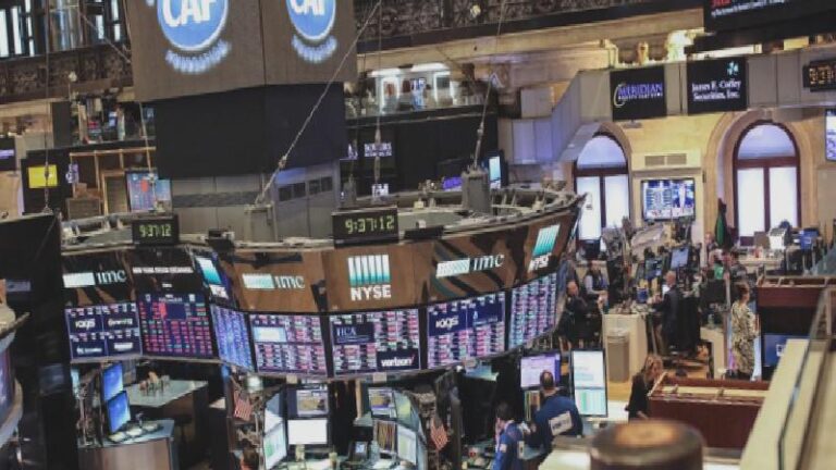 New York Borsası karışık seyirle açıldı