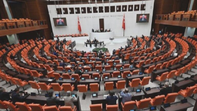 Abdulkadir Selvi: TBMM’de kurulacak olan komisyonda Demirtaş başta olmak üzere siyasilerle ilgili düzenlemeler bekleniyor