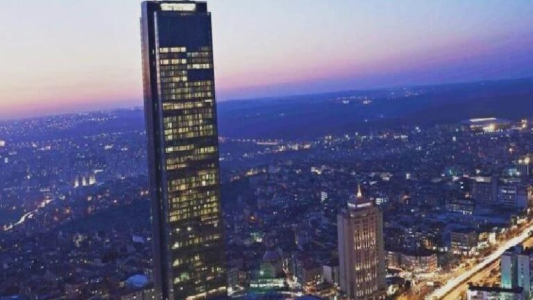 AKP’li vekil Halkbank’a sattığı AVM’yi yarı fiyatına geri aldı