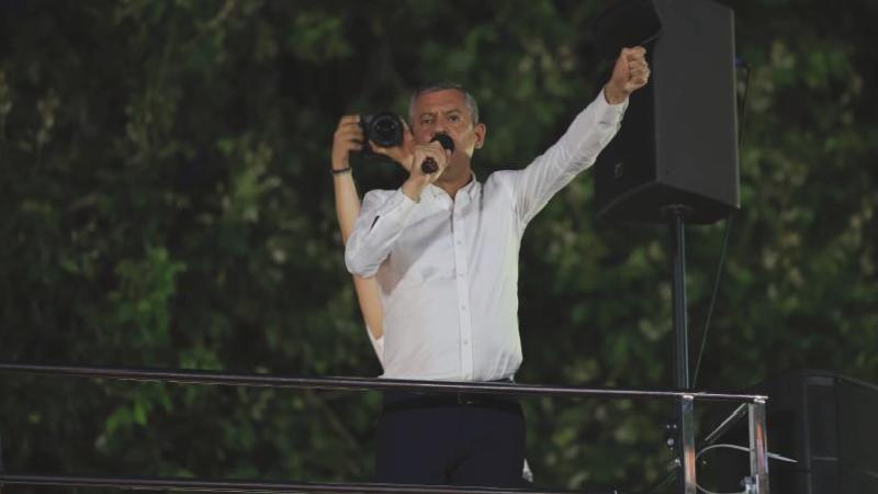 CHP lideri Özel’den Eskişehir’de 10 orman işçisi hayatını kaybettmesi üzerine iktidara tepki: Ne bazı mesleklerin fıtratında ölüm var ne orman yangınıyla mücadele ederken şehit vermenin izahı var