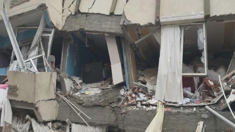 Depremde 21 kişiye mezar olan Arı Apartmanı soruşturması: Müteahhit, yapı sahibi ve belediye görevlileri için “asli kusurlu” tespiti yapıldı, iddianame hâlâ hazırlanmadı