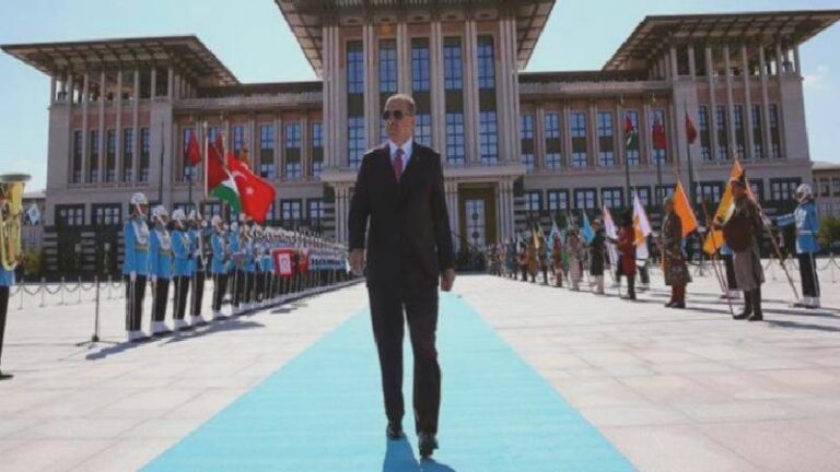 Ertuğrul Özkök: Her 10 Türk’ten kaçı “Erdoğan dönemi devam etmeli” diyor?