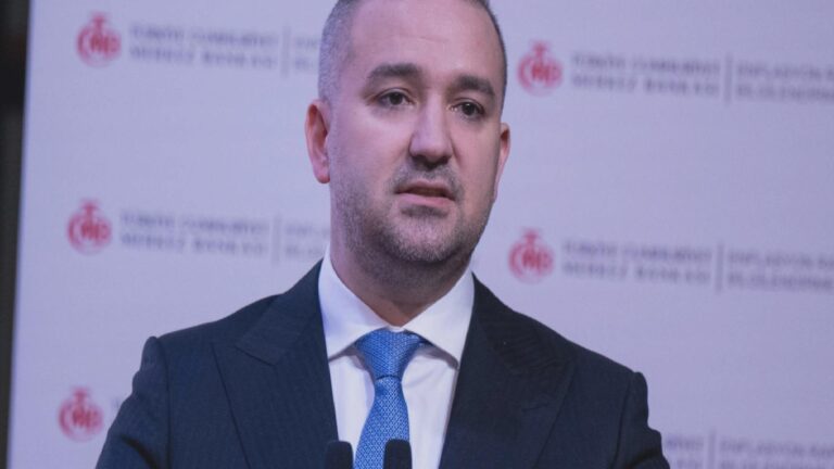 Alaattin Aktaş: Tutmayacağı bilinen yüzde 24’lük tahmini hedef olarak niteleyip hedefin üstünde tahmin dile getirmek de neyin nesi!