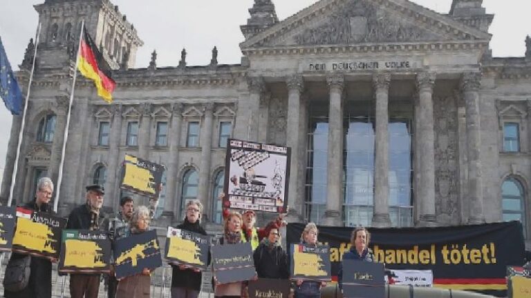 Almanya’da silah ihracatı yapan firmalar protesto edildi