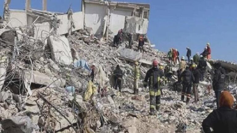 Depremde 219 kişiye mezar olan Atilla Eren Apartmanı davasında firari sanık Ahmet Canbaz ifadesi alındıktan sonra serbest bırakılmış