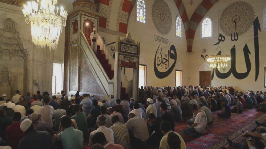 Ertuğrul Özkök: Geçen cuma namaza giden iki muhafazakâr yazar neler gördü, diyanet için neler yazdı?