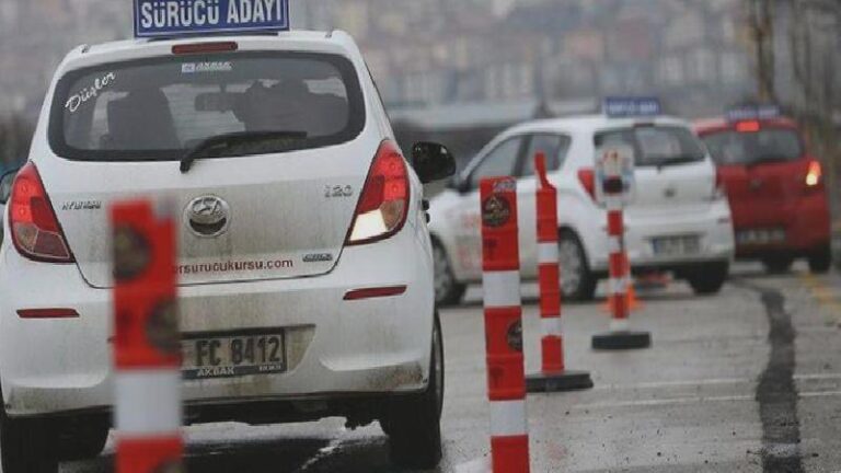 Uzmanlar uyardı: Trafik levhaları standardize edilmeli, sürücü eğitimi yenilenmeli