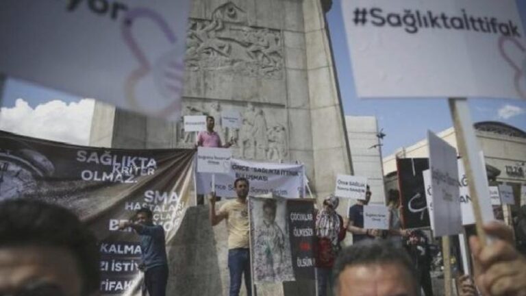 Valiliğin sesli stant yasağı sonrası ailelerden çağrı: Yardımlar engelleniyorsa o halde ilaçlar karşılansın