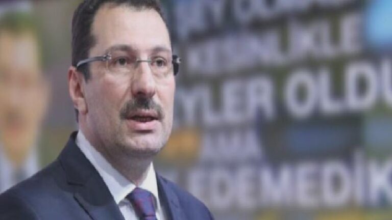 AKP’nin Seçim İşleri Başkanı Yavuz, “Erken demiyoruz, seçim yenilemesi diyoruz” dedi,  Erdoğan’ın yeniden adaylığı için formül verdi