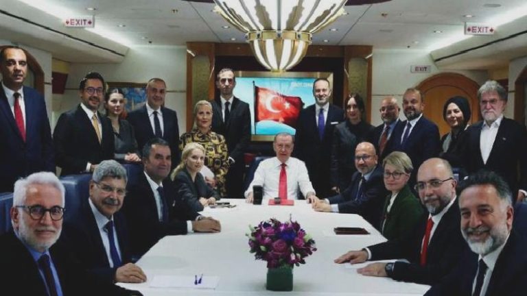 Cem Küçük: Uçakta sorular önceden alınıyor, istenmeyen sorular çıkarılıyor; bu yanlış, medyanın çoğunluğu zaten hükûmet yanlısı