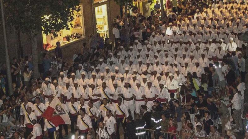 İtalya’da dini tören öncesi silahlı iki Türk yakalandı, Meloni operasyonu tebrik etti