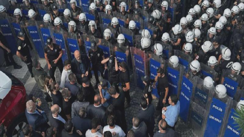 Murat Emir: Talimatlandırılmış yargı üzerinden siyaset dizayn edilmeye ve majestelerinin muhalefeti yaratılmaya çalışılmaktadır