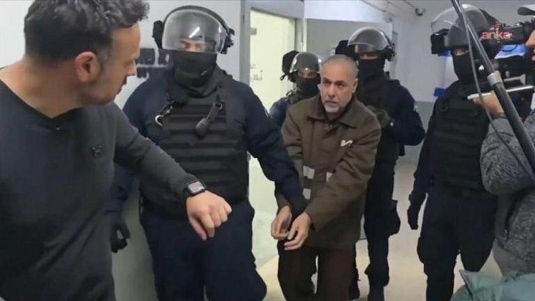 PHRI: Filistinli doktor Hüsam Ebu Safiyye 25 kilo kaybetti, uyuz ve kalp hastalığına rağmen tedavi edilmiyor