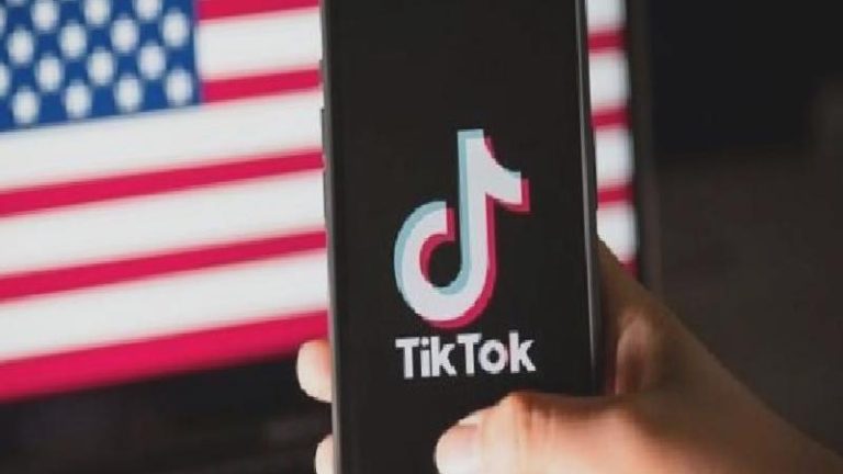 Trump, TikTok’un ABD’deki operasyonlarının satılmasının önünü açan kararnameyi imzaladı