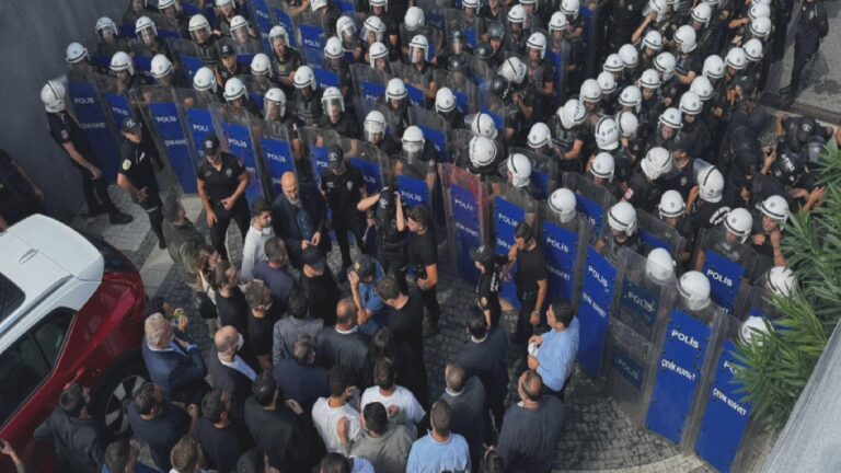 Ümit Dikbayır, milletvekillerine polis müdahalesini Numan Kurtulmuş’a sordu: Bu tabloyu daha ne kadar izleyeceksiniz?