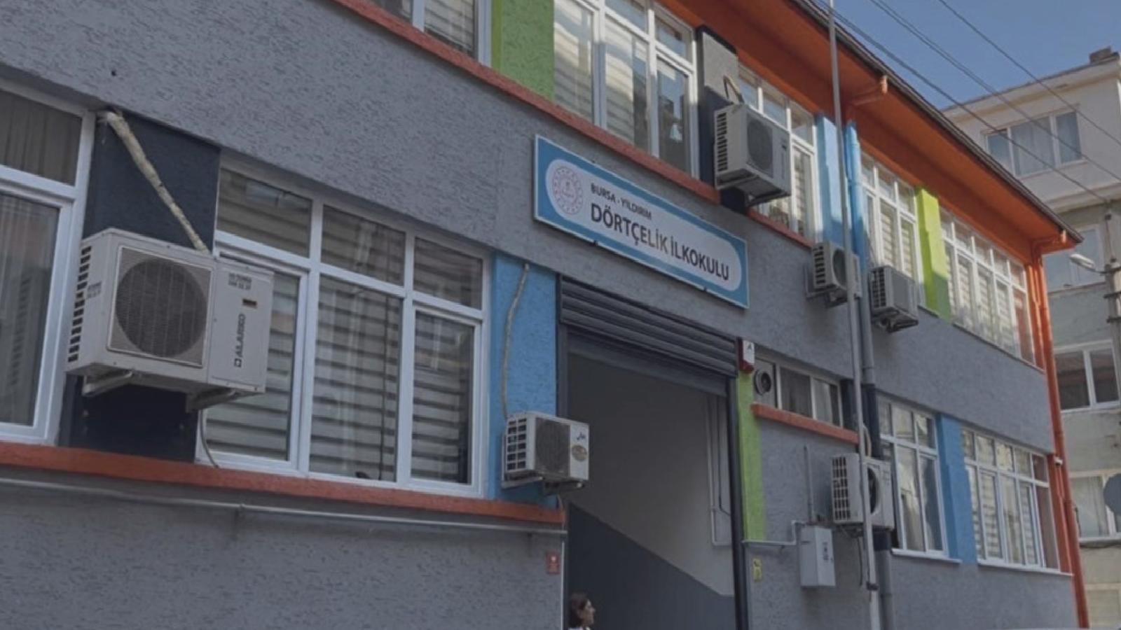 Bursa’da okulda öğrencinin parmağı kopmuştu: Öğretmeninin ‘mesleği yapamayacağına dair rapor olduğu’ öne sürüldü